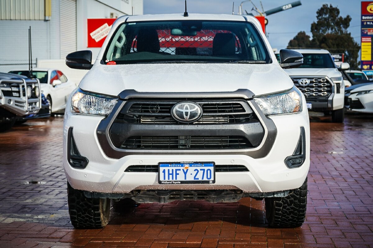Toyota Hilux image 3