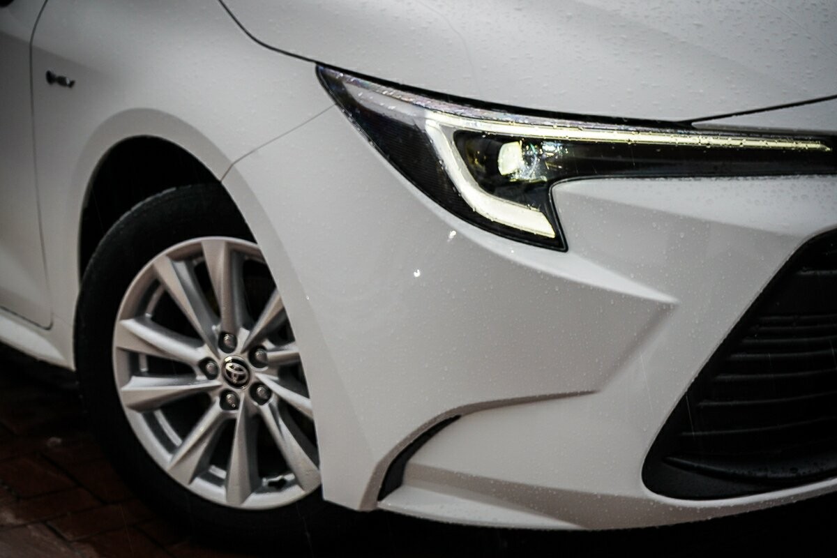 Toyota Corolla image 2