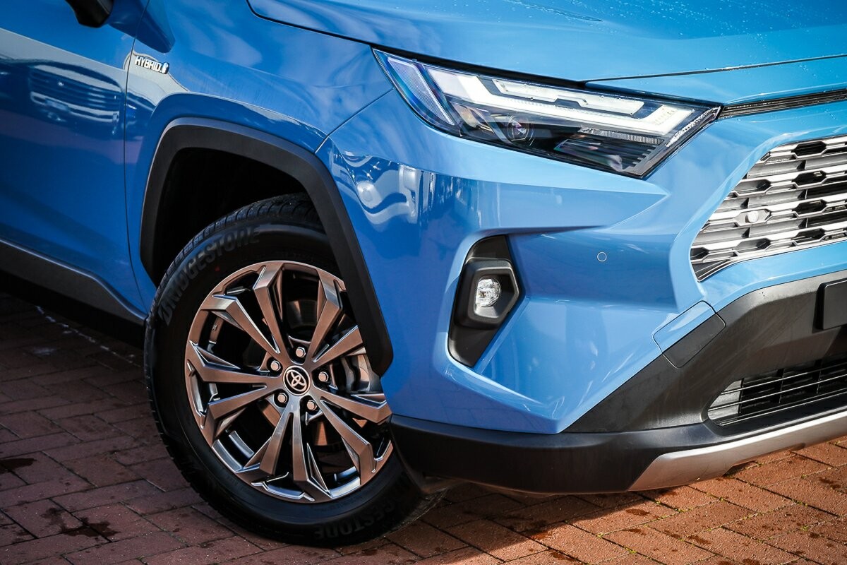 Toyota Rav4 image 2