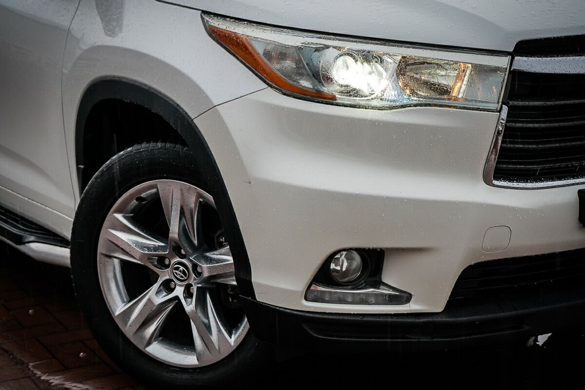 Toyota Kluger image 2