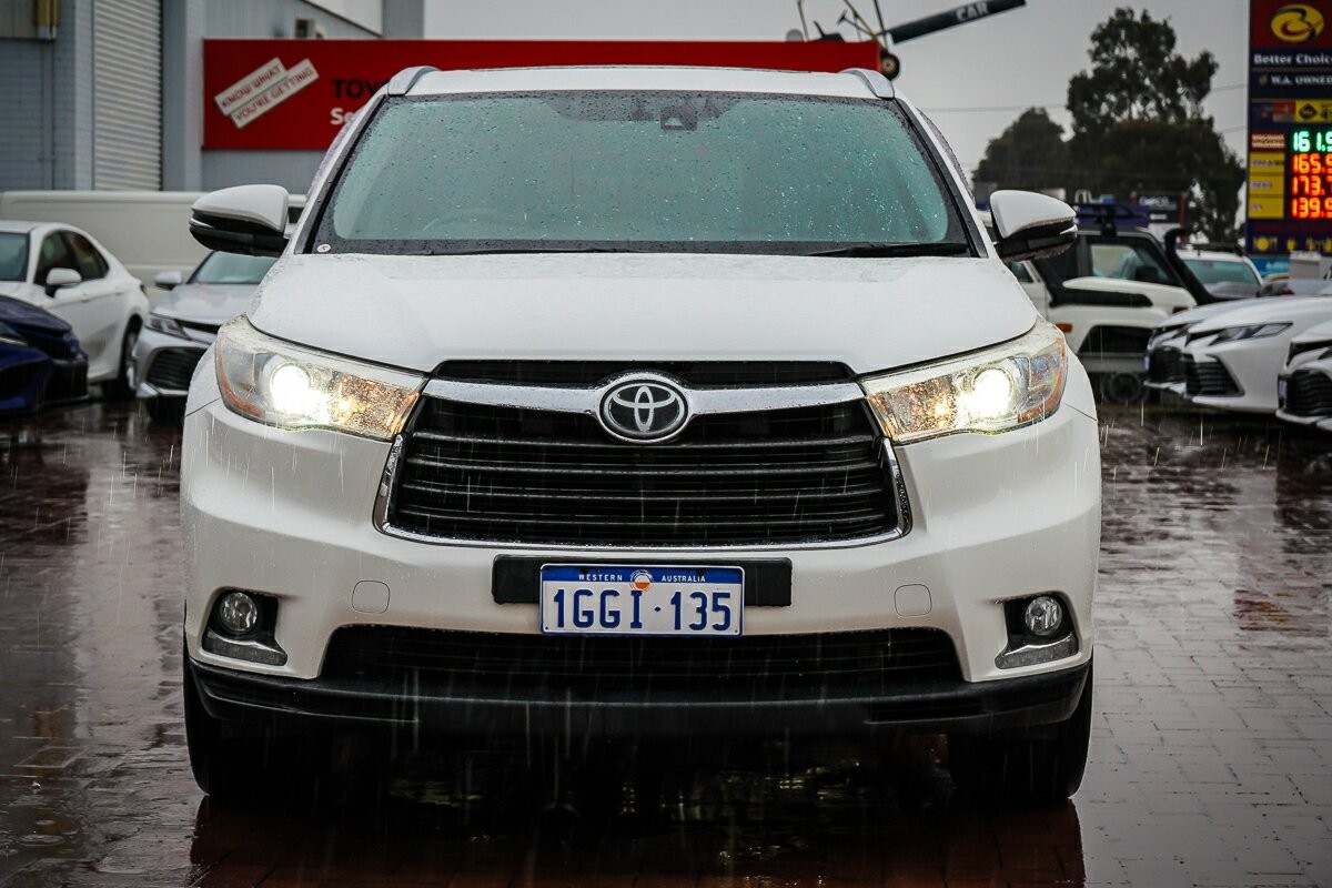 Toyota Kluger image 3