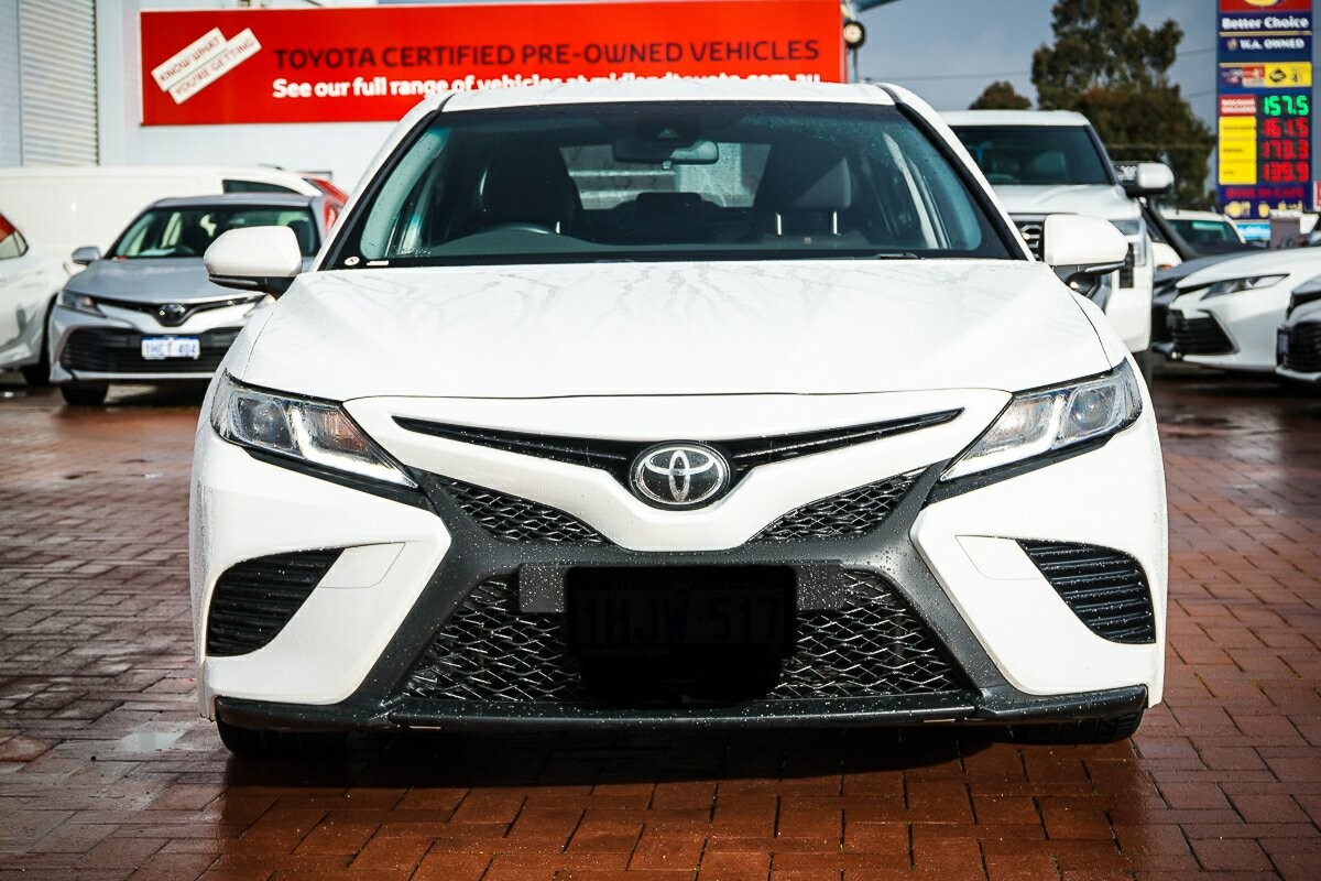 Toyota Camry image 3