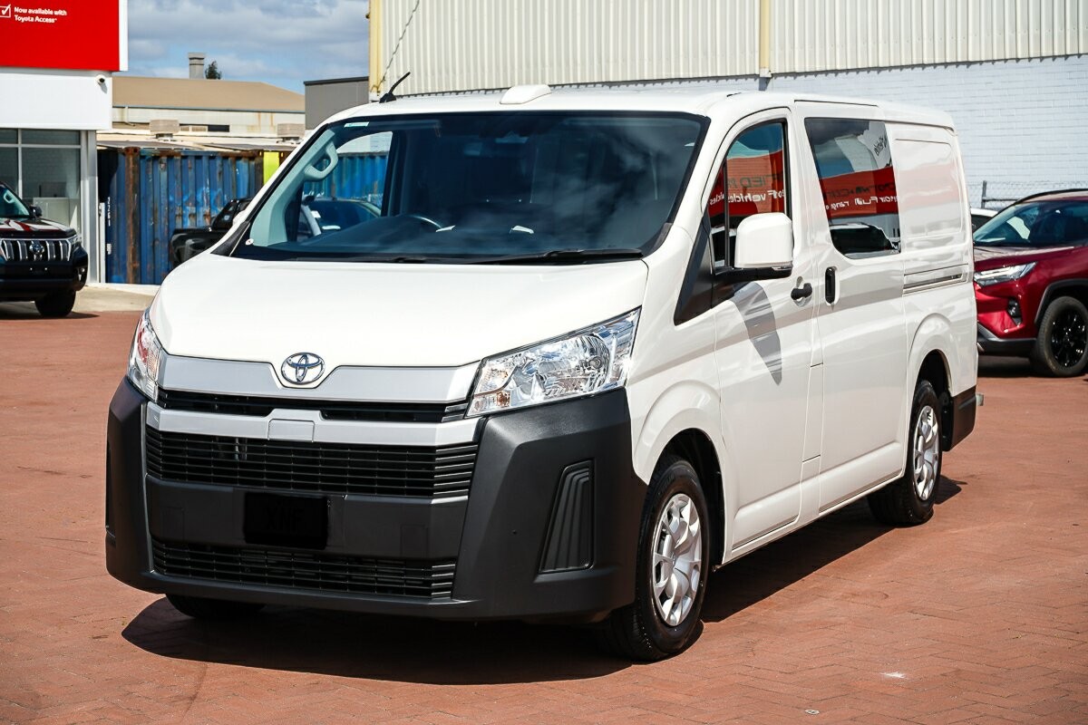 Toyota Hiace image 4