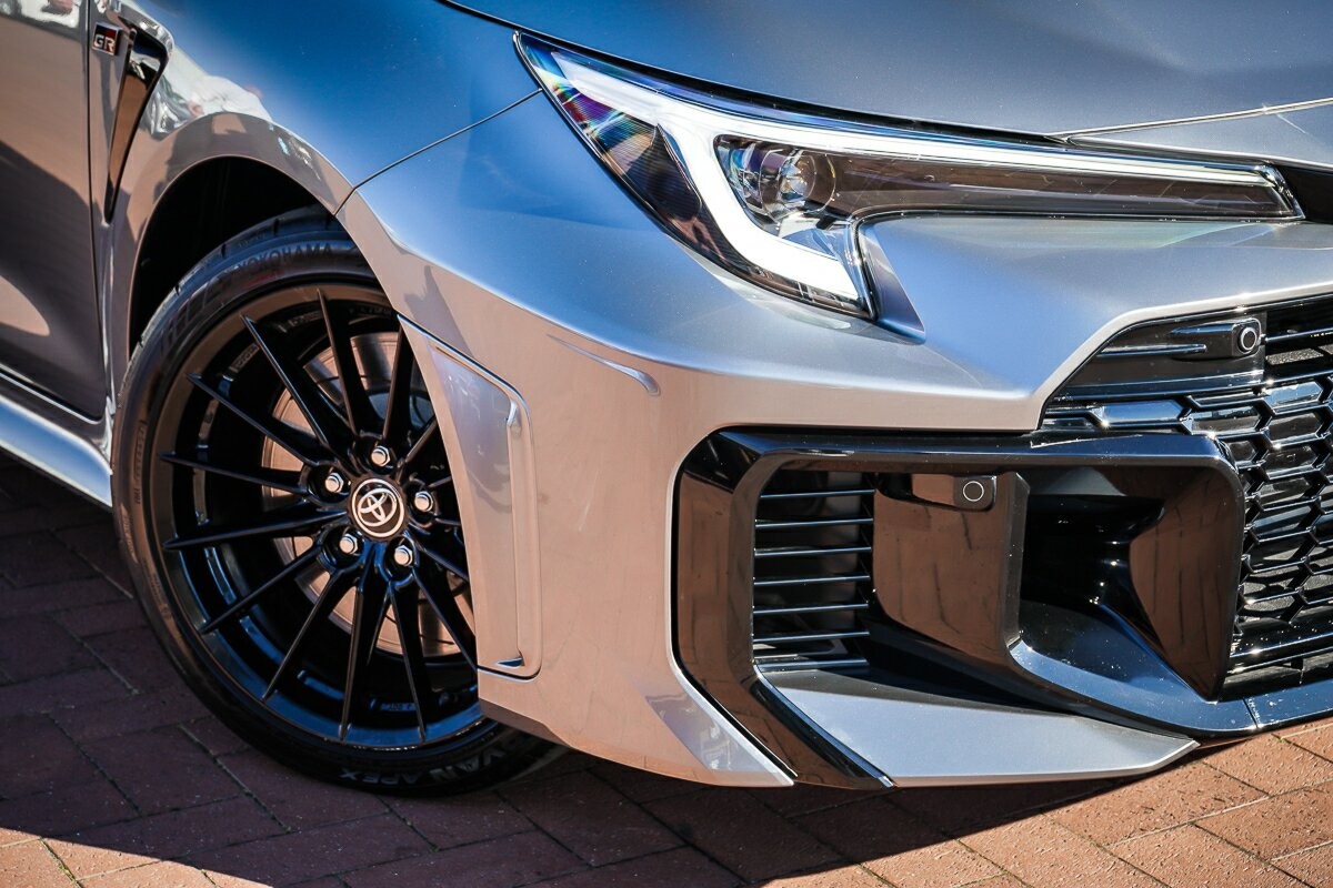 Toyota Corolla image 2