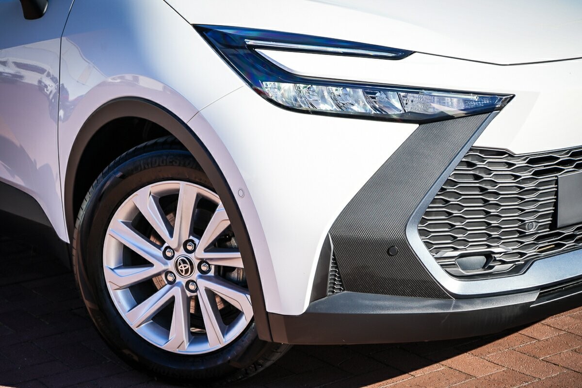 Toyota C-hr image 2