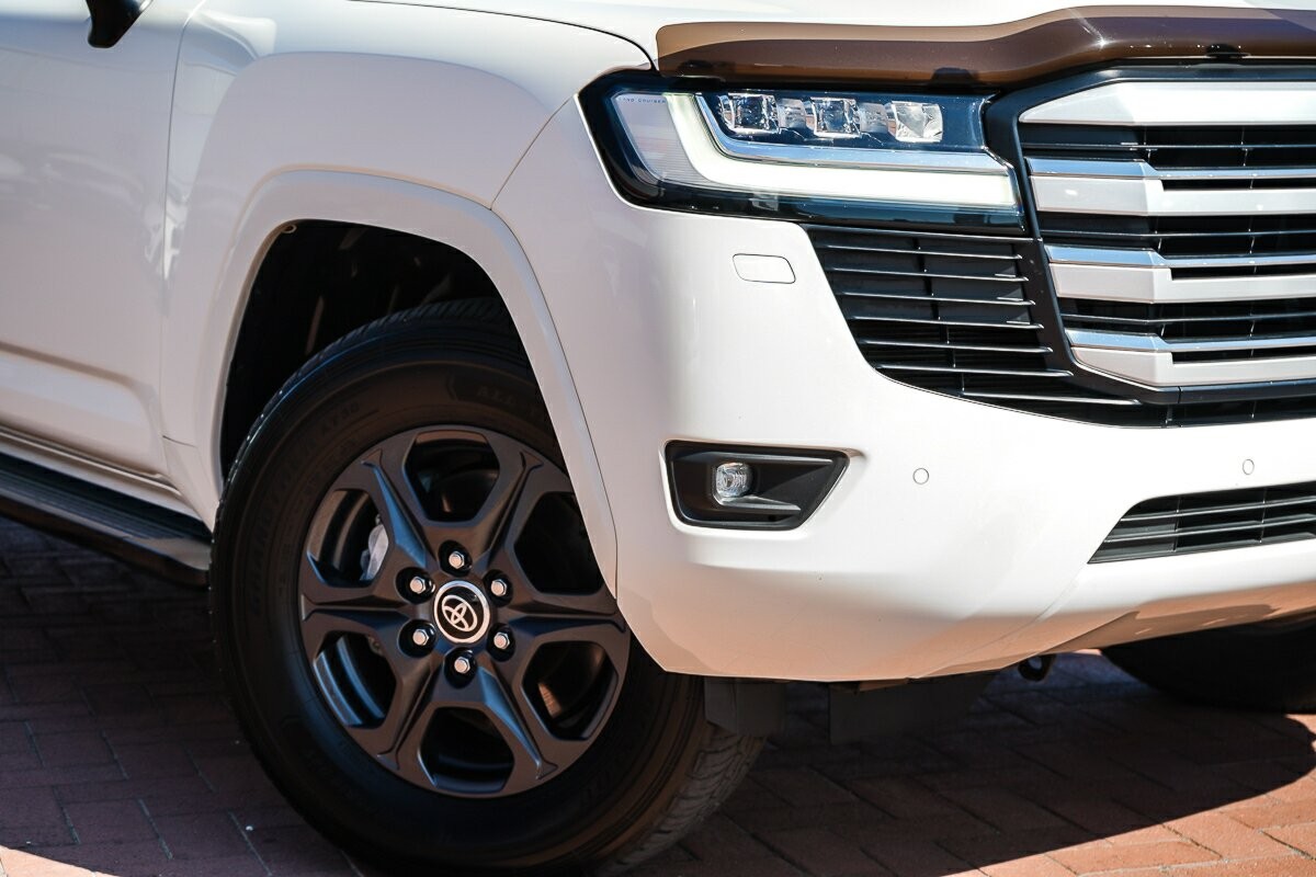 Toyota Landcruiser image 2