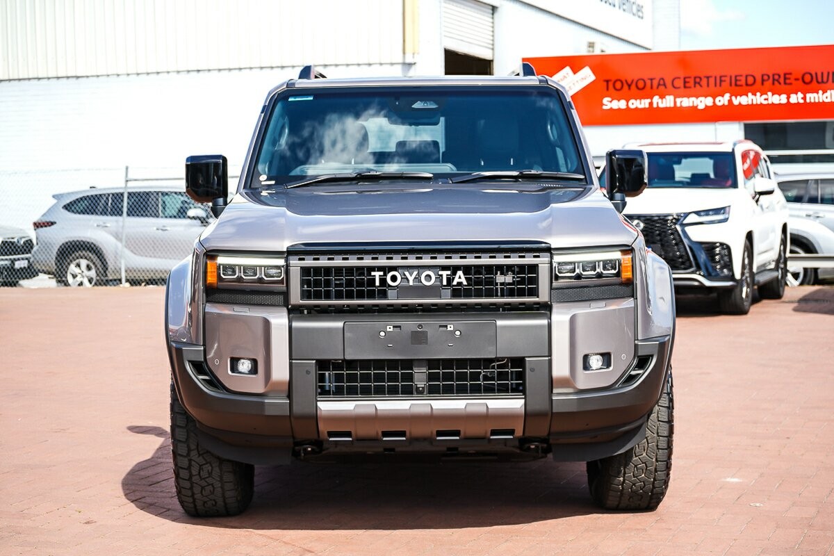 Toyota Landcruiser Prado image 3