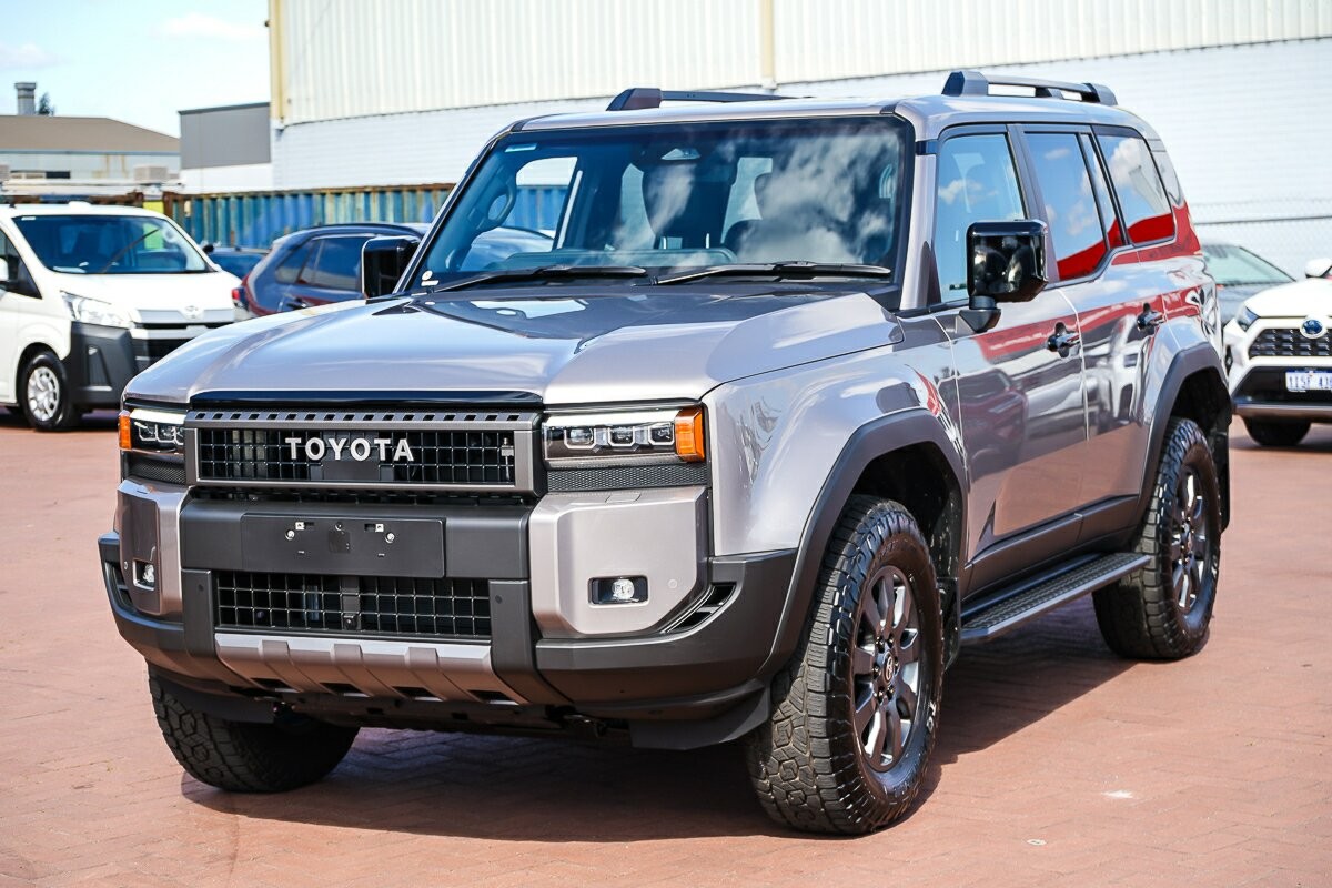 Toyota Landcruiser Prado image 4