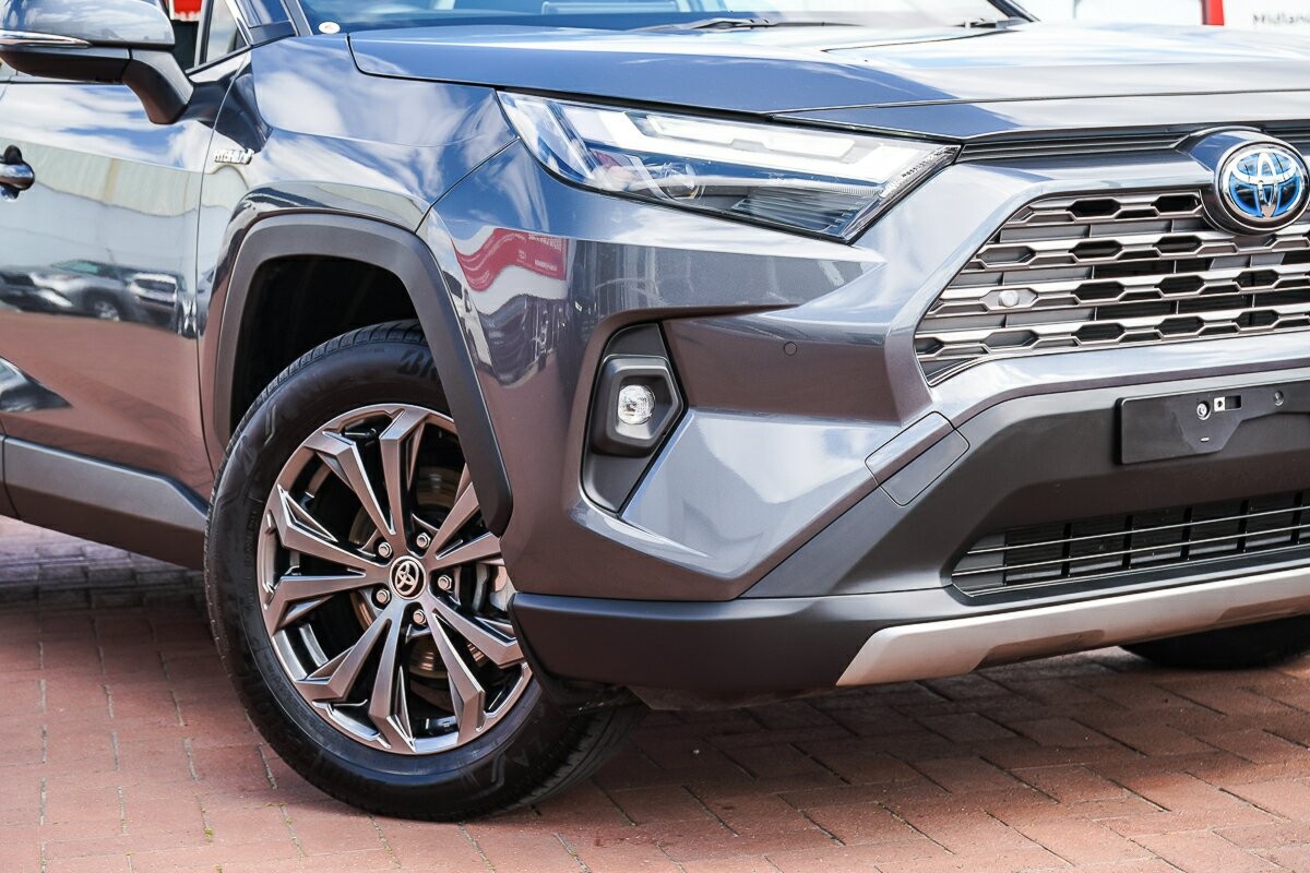 Toyota Rav4 image 2