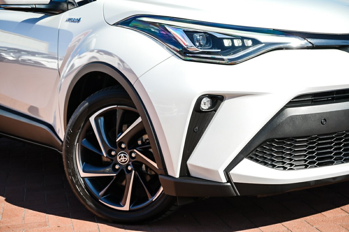 Toyota C-hr image 2