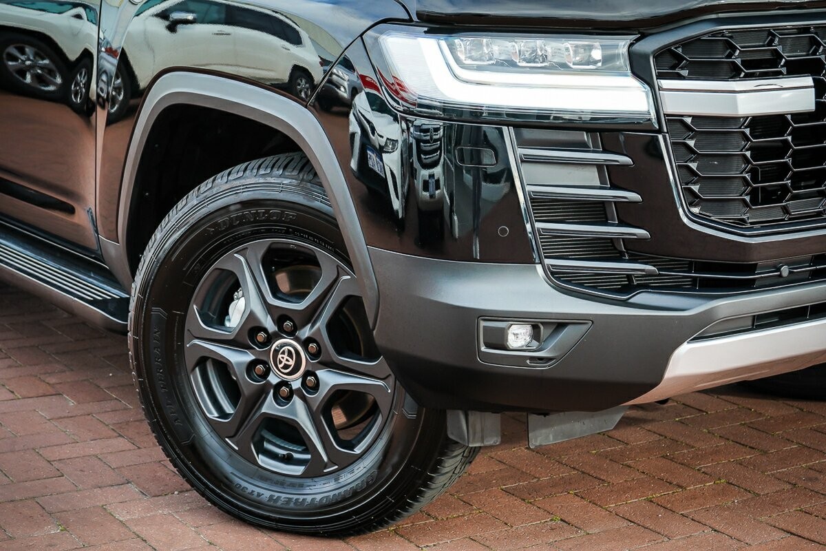 Toyota Landcruiser image 2