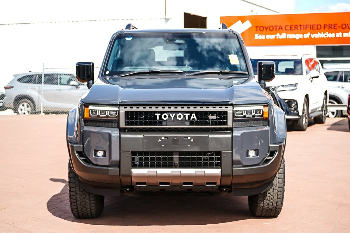 Toyota Landcruiser Prado image 3