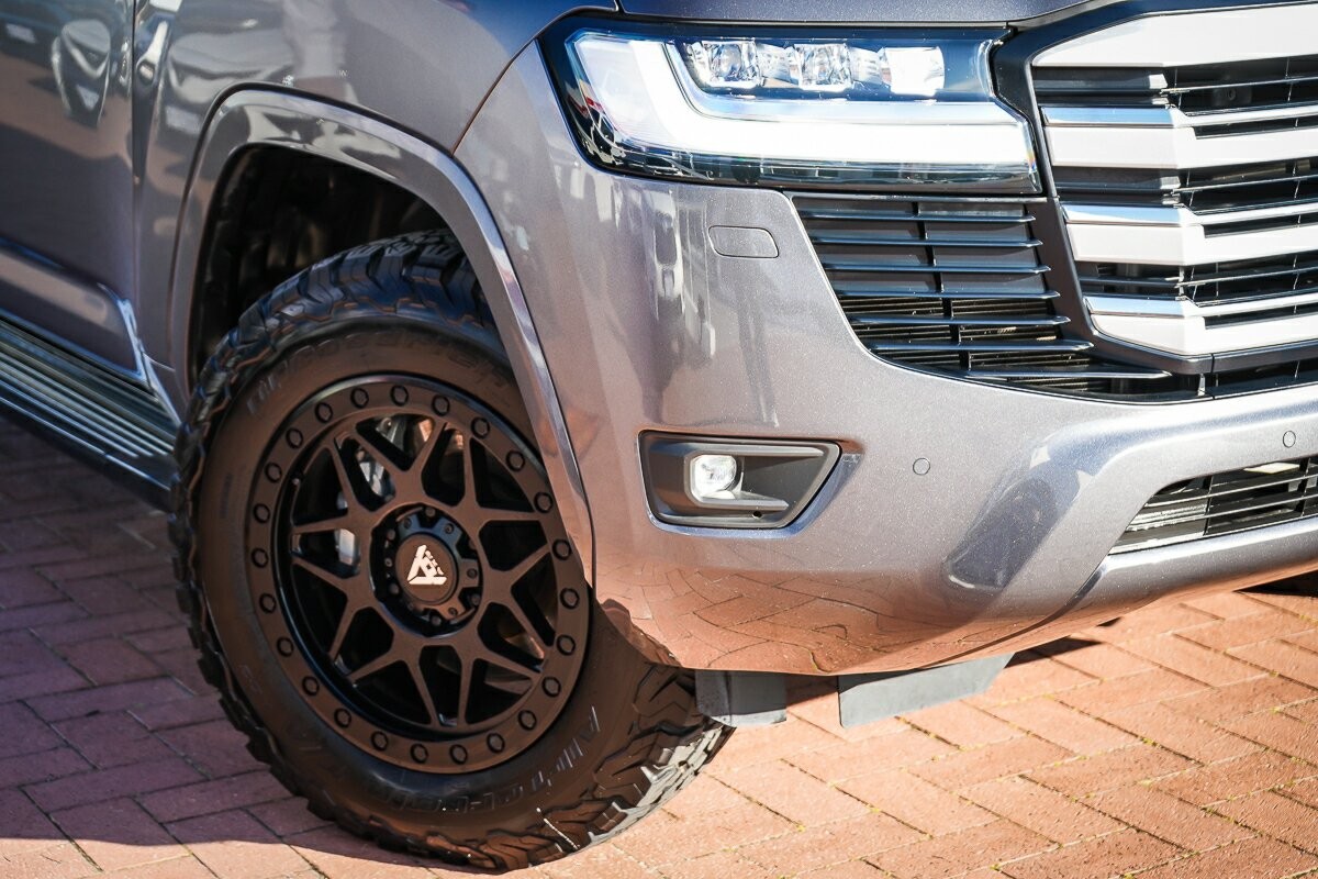 Toyota Landcruiser image 2