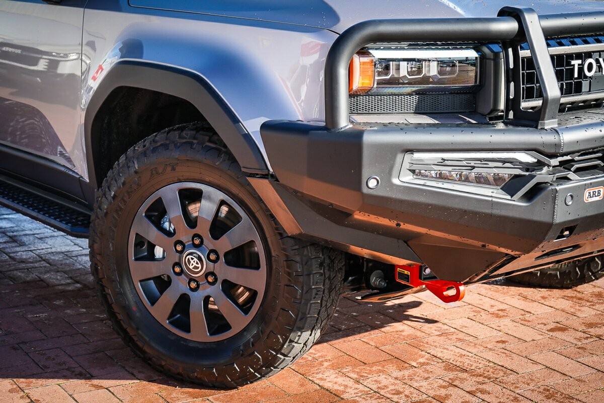 Toyota Landcruiser Prado image 2
