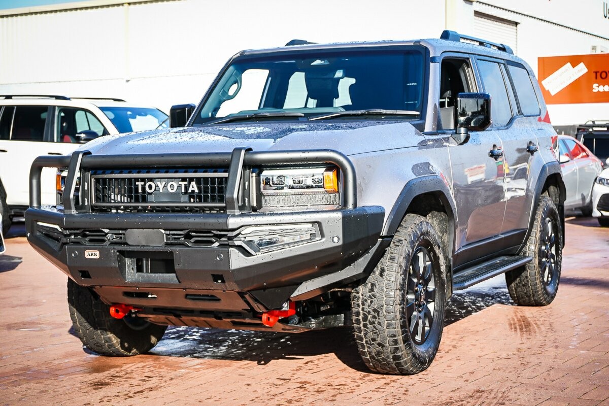 Toyota Landcruiser Prado image 4
