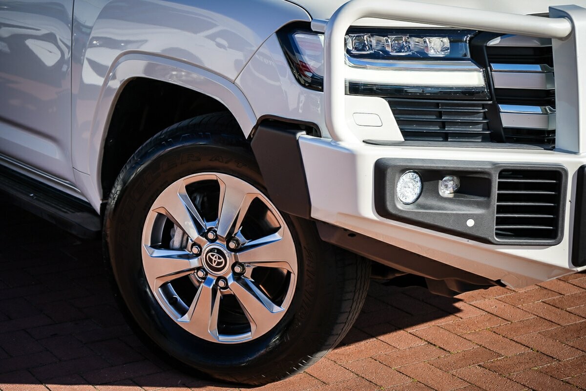 Toyota Landcruiser image 2