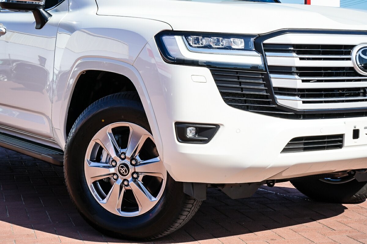 Toyota Landcruiser image 2