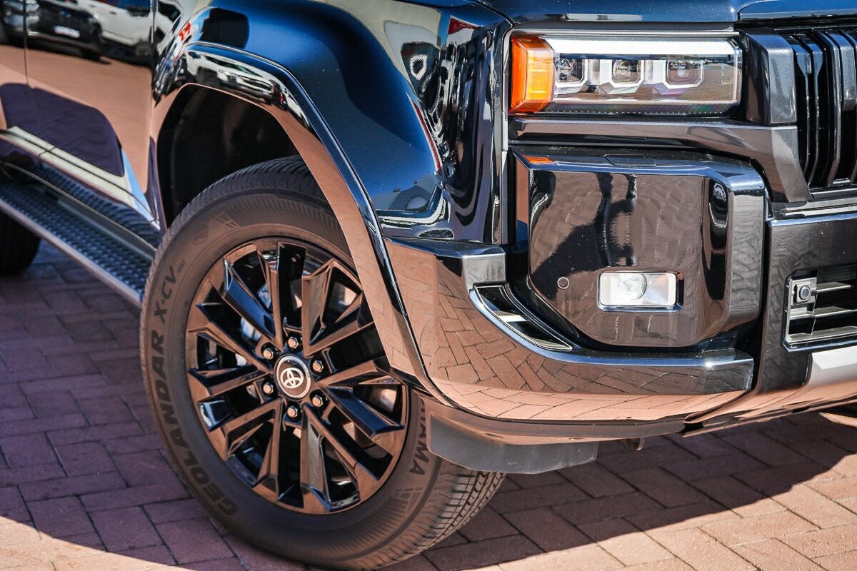 Toyota Landcruiser Prado image 2