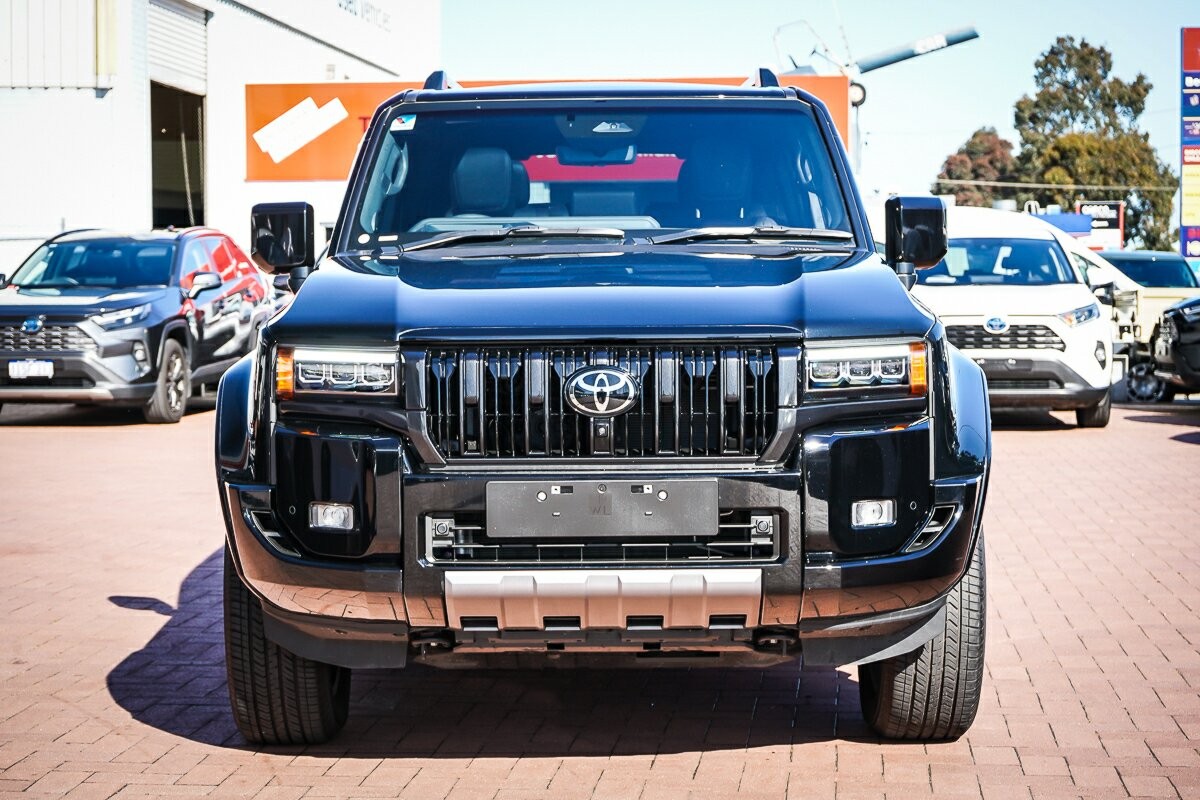 Toyota Landcruiser Prado image 3