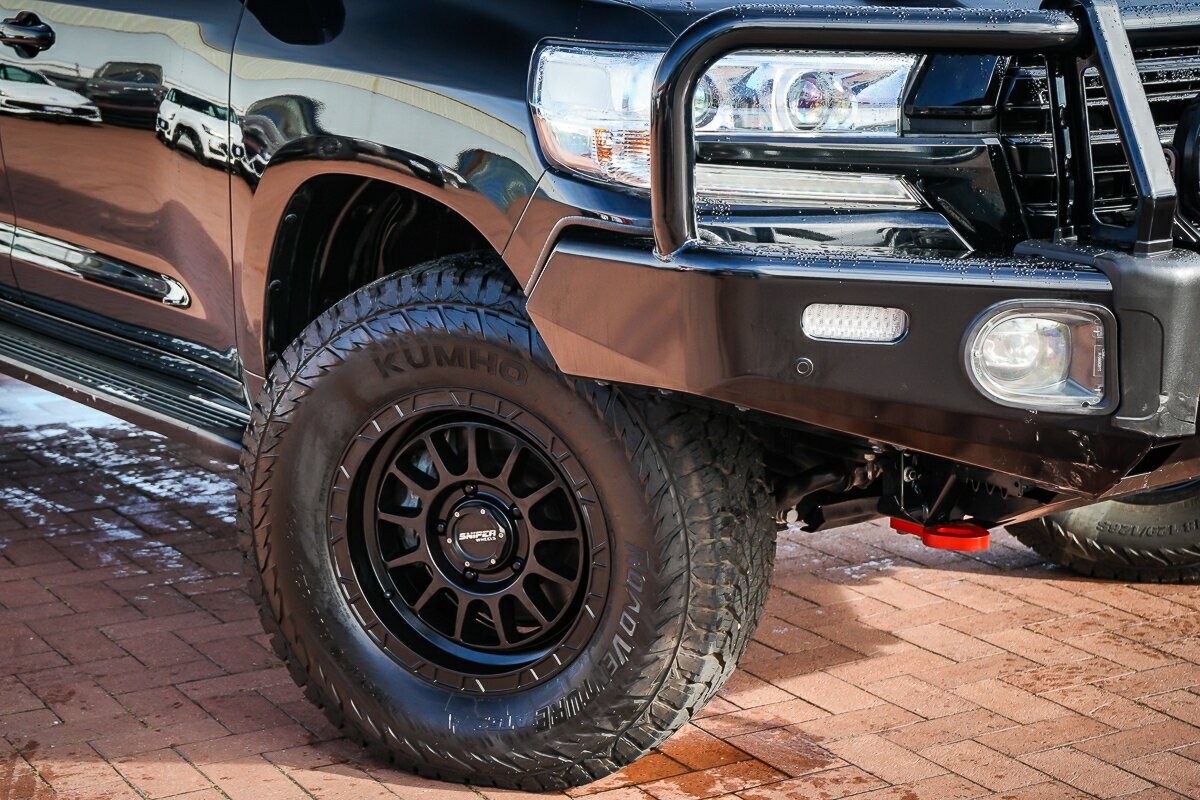 Toyota Landcruiser image 2