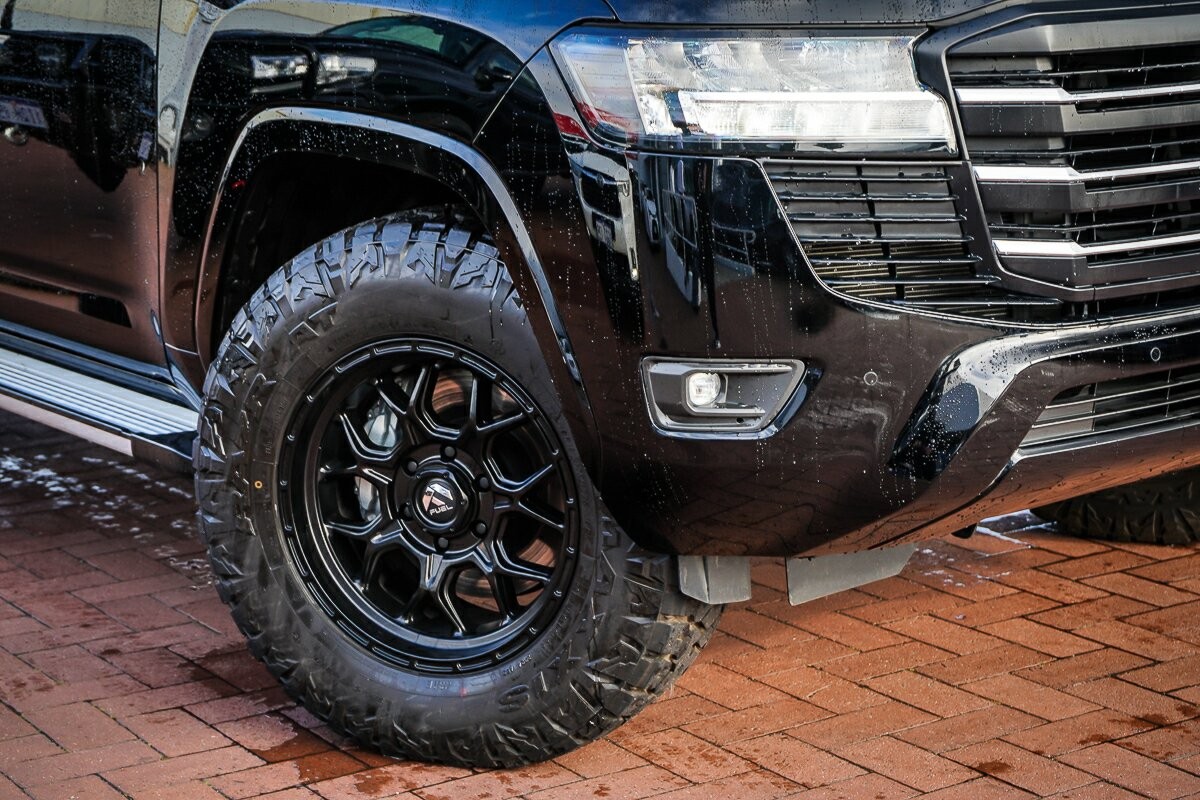 Toyota Landcruiser image 2