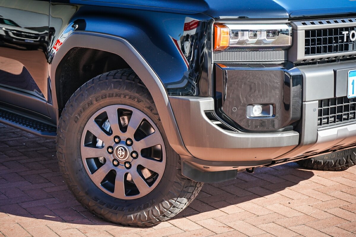 Toyota Landcruiser Prado image 2