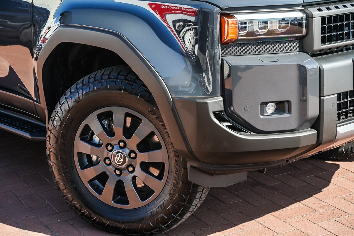 Toyota Landcruiser Prado image 2