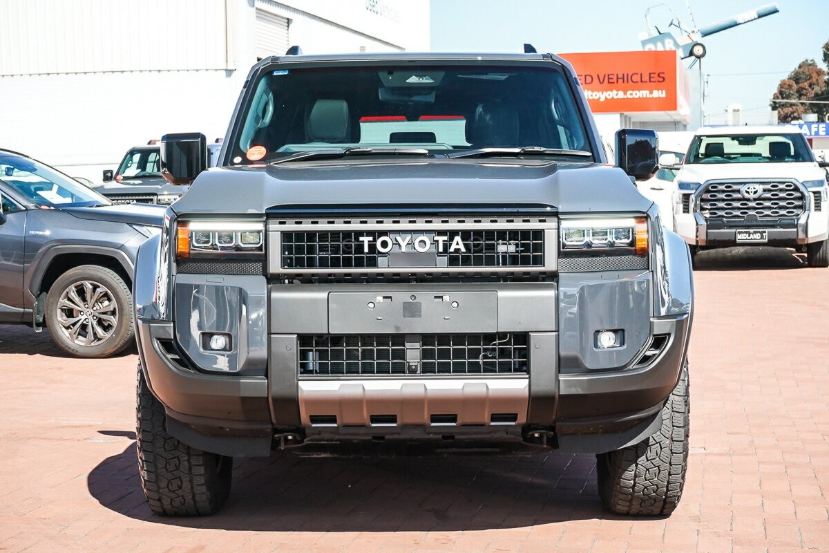 Toyota Landcruiser Prado image 3