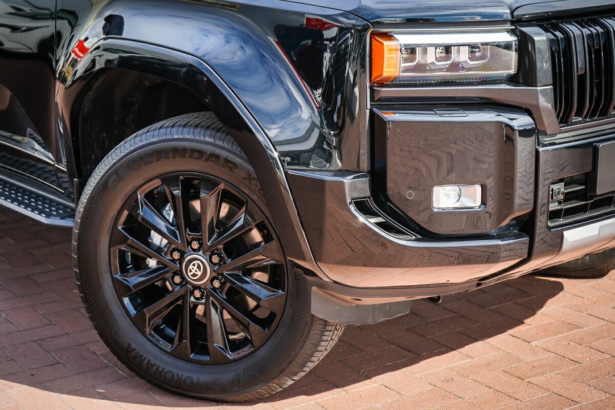 Toyota Landcruiser Prado image 2
