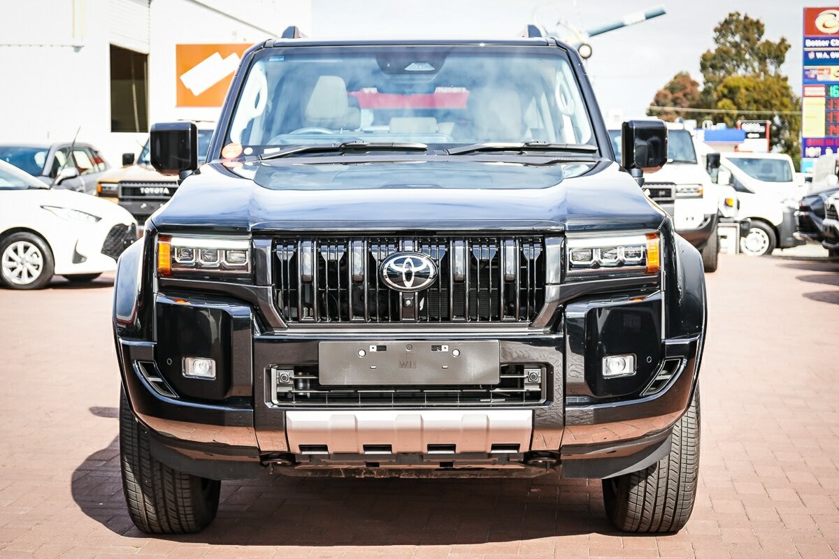 Toyota Landcruiser Prado image 3