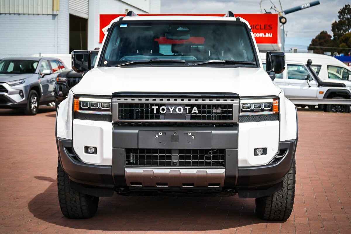 Toyota Landcruiser Prado image 3