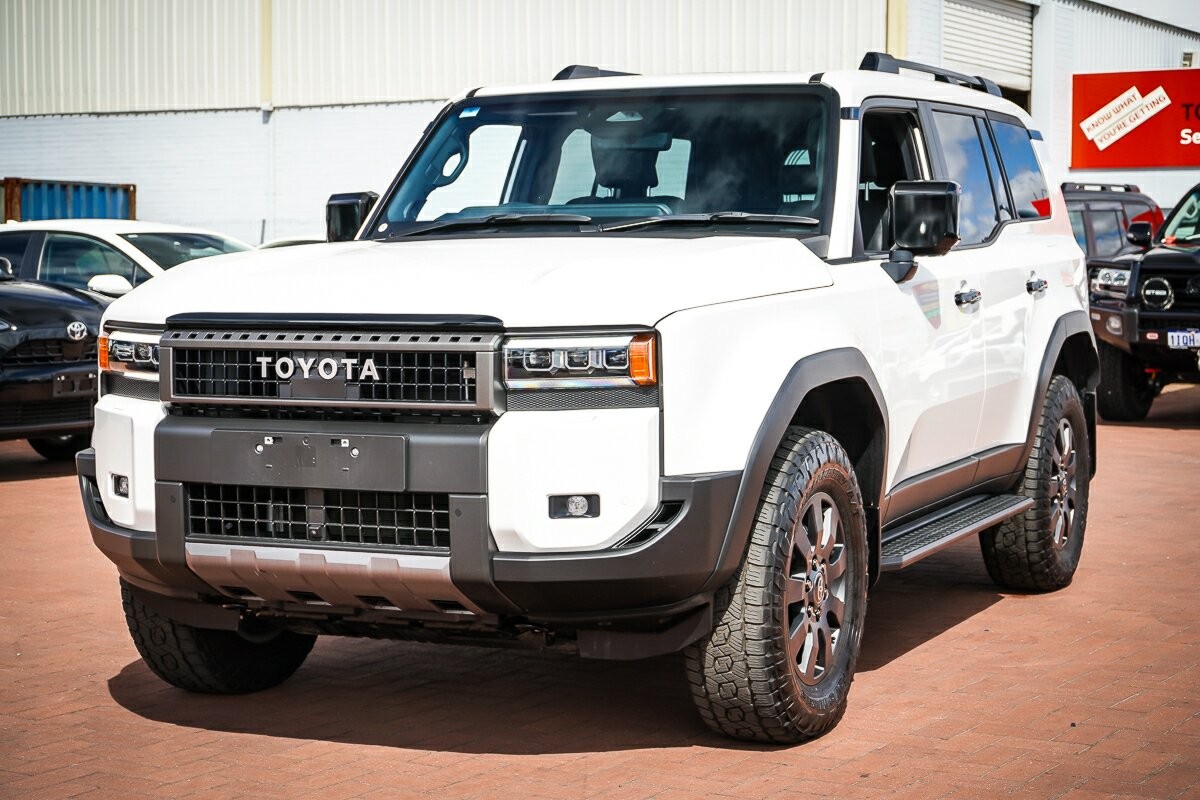 Toyota Landcruiser Prado image 4
