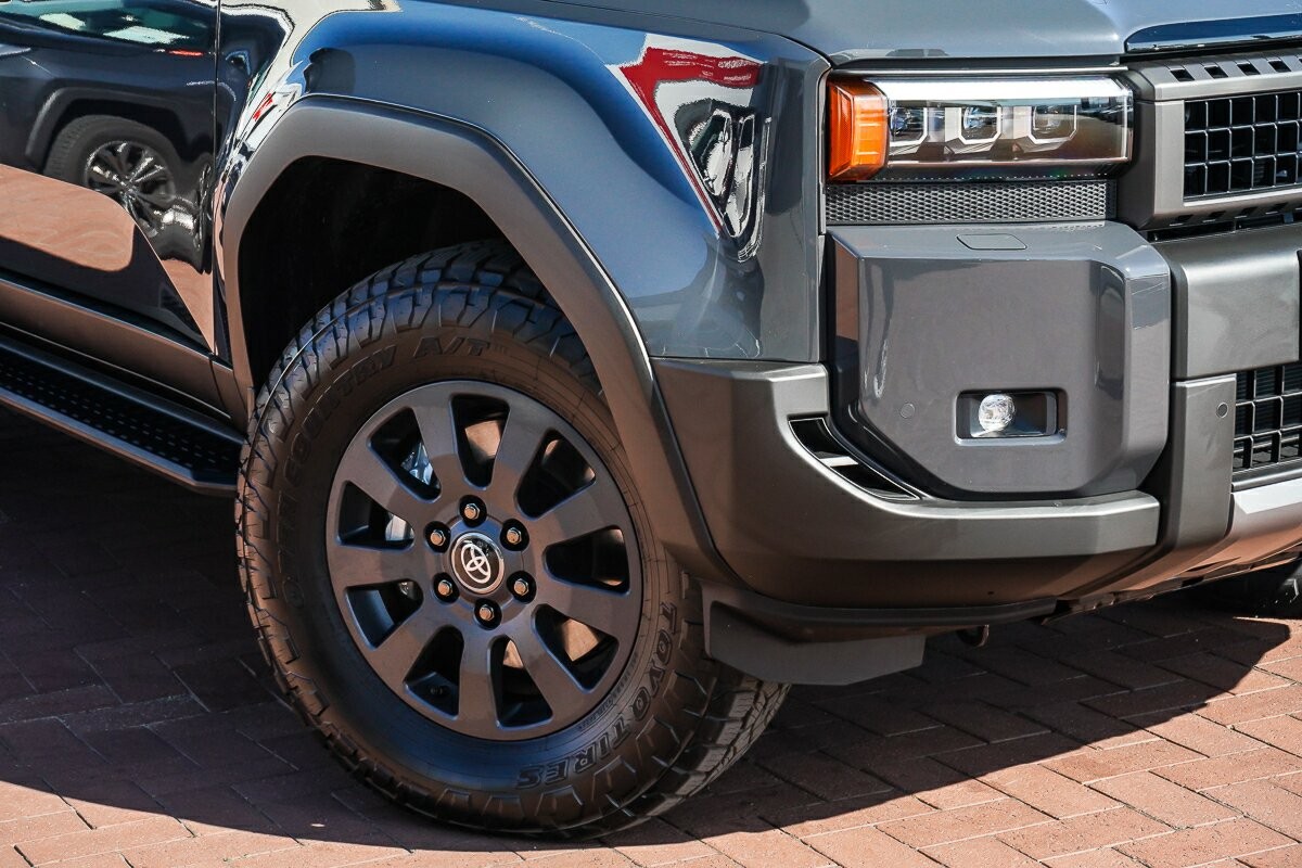 Toyota Landcruiser Prado image 2