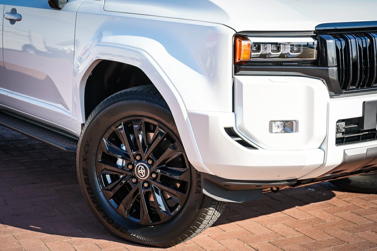 Toyota Landcruiser Prado image 2