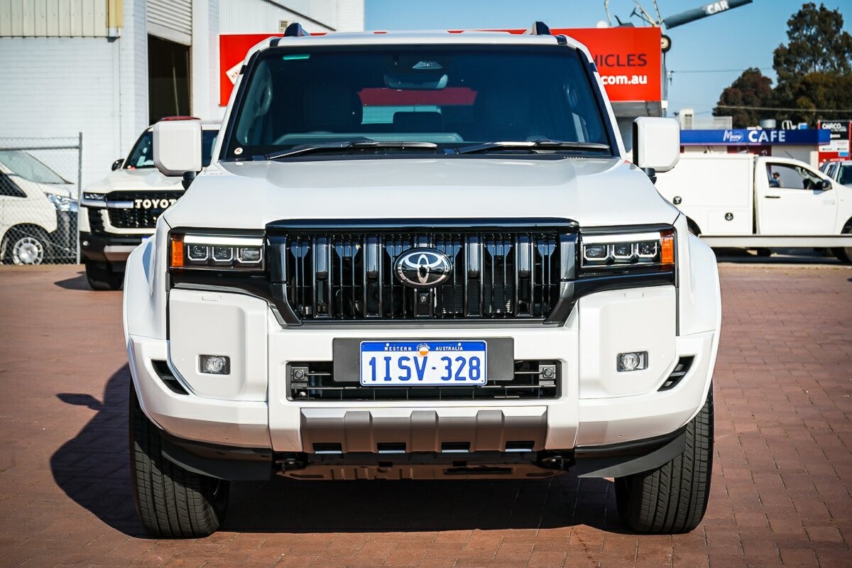 Toyota Landcruiser Prado image 3
