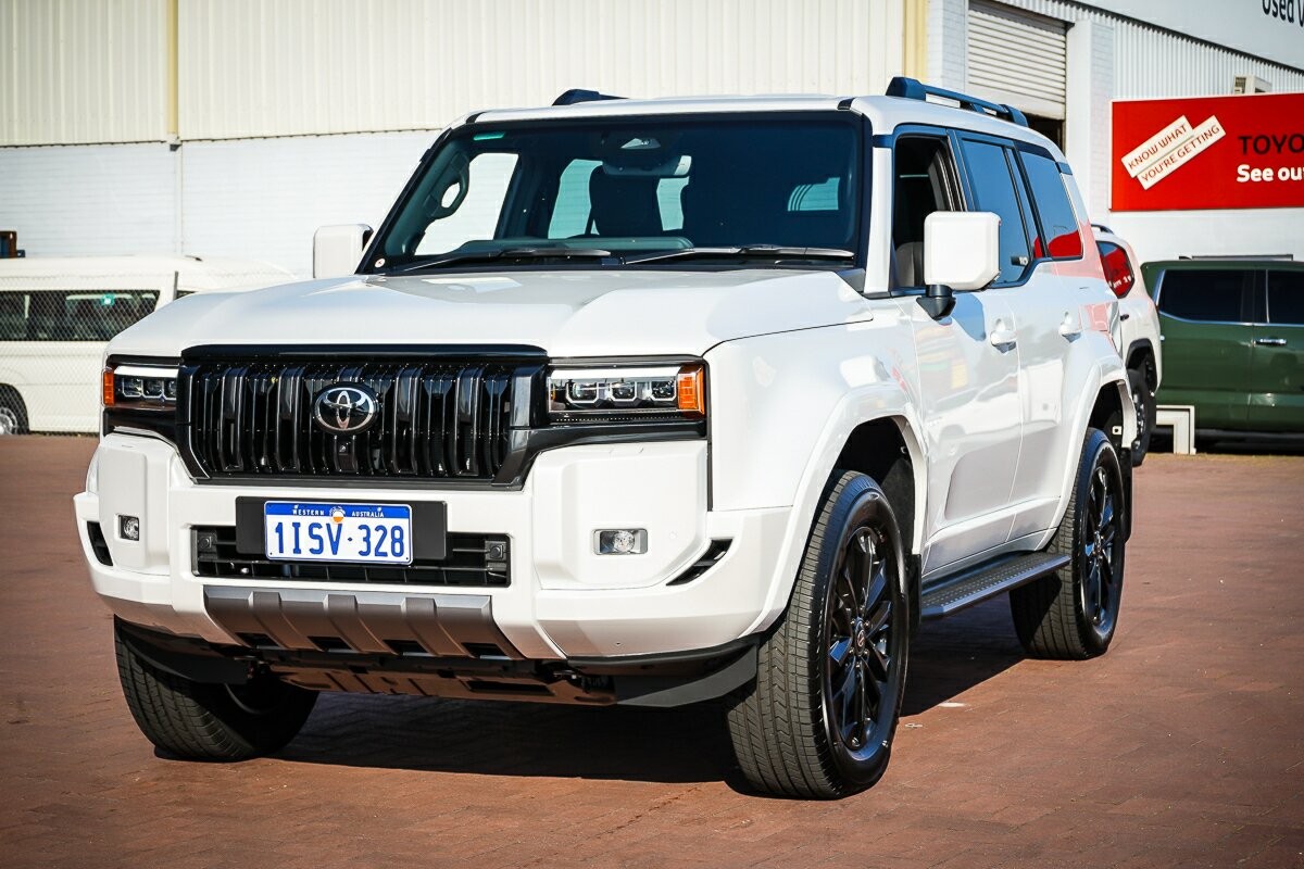 Toyota Landcruiser Prado image 4