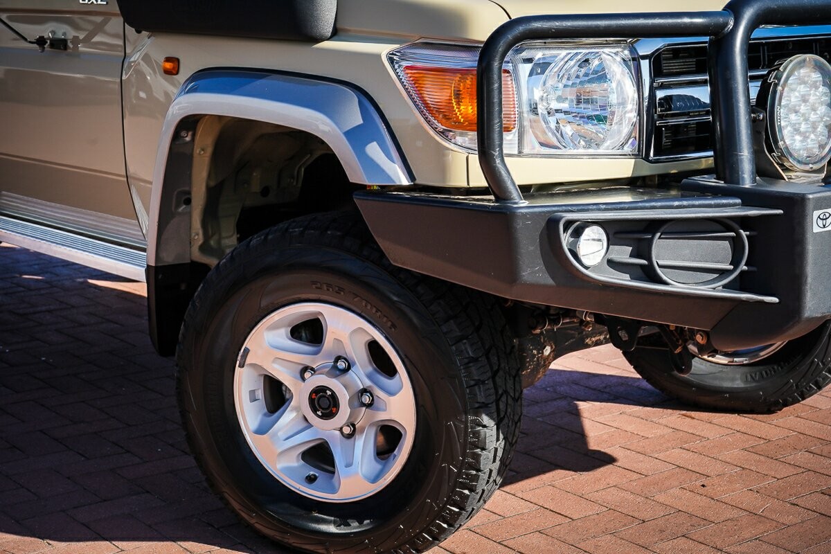 Toyota Landcruiser image 2