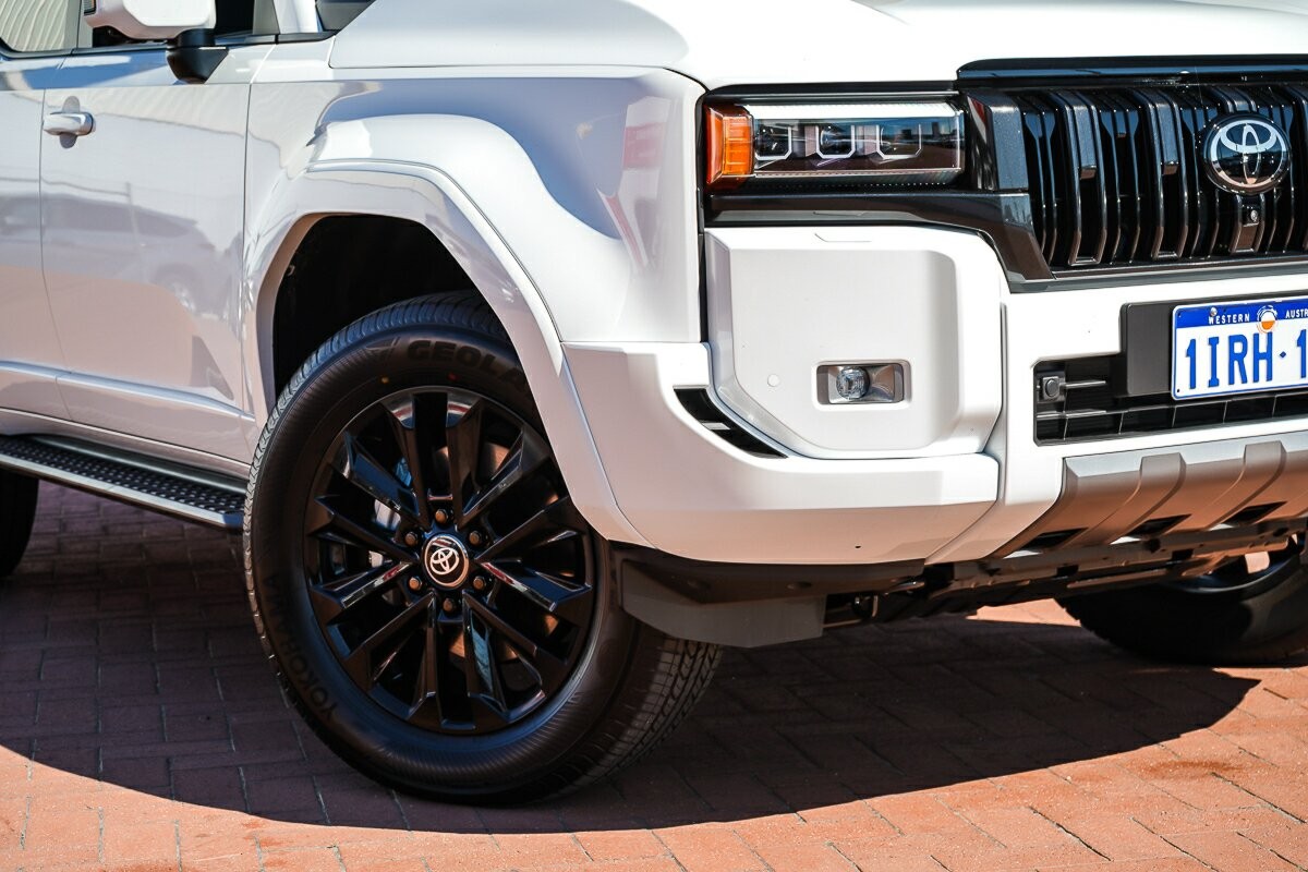 Toyota Landcruiser Prado image 2