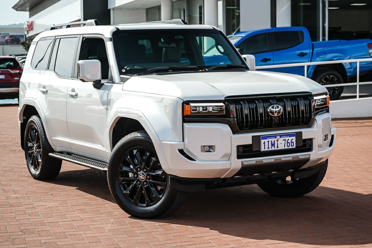 Toyota Landcruiser Prado image 1