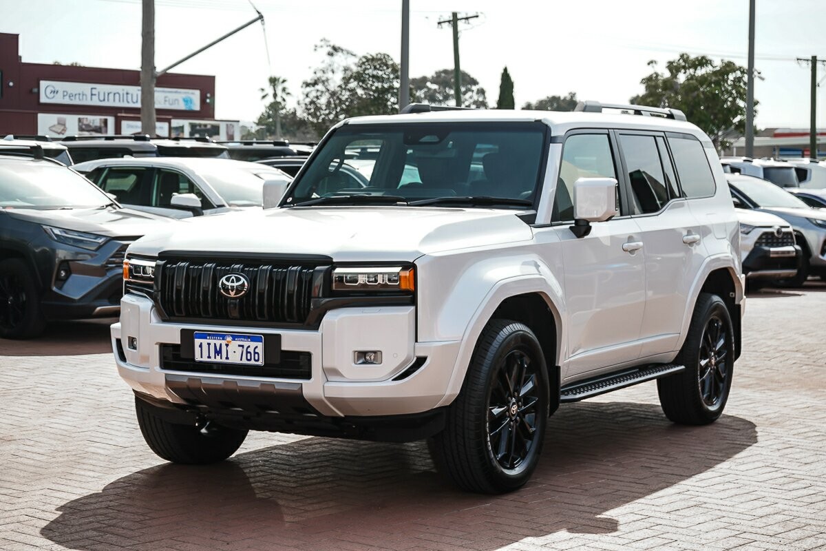 Toyota Landcruiser Prado image 4