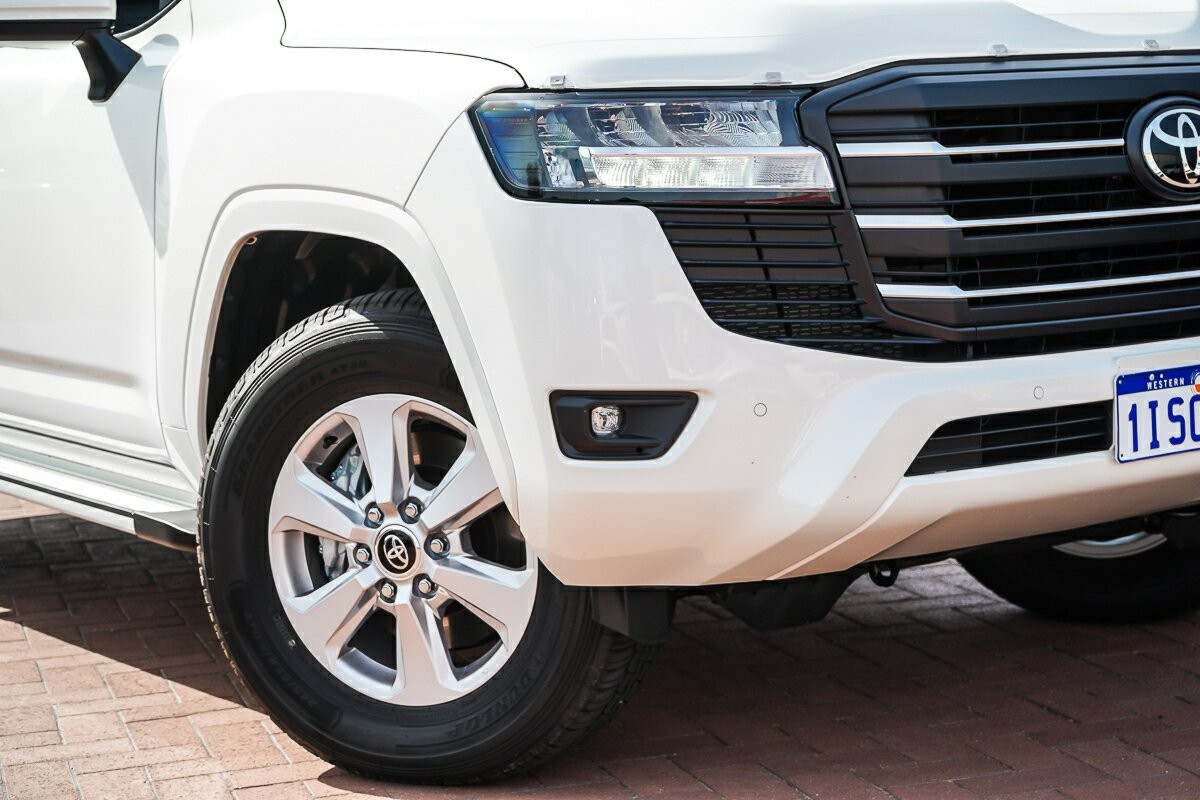 Toyota Landcruiser image 2