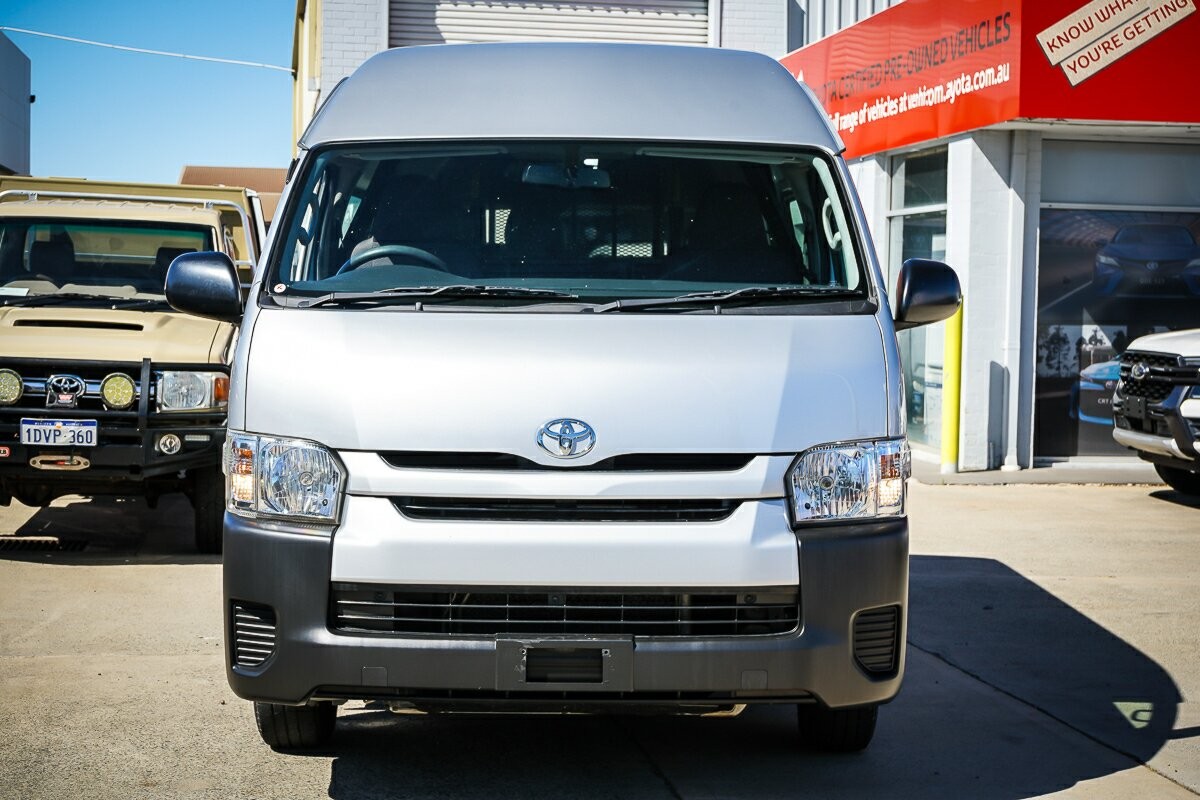 Toyota Hiace image 3