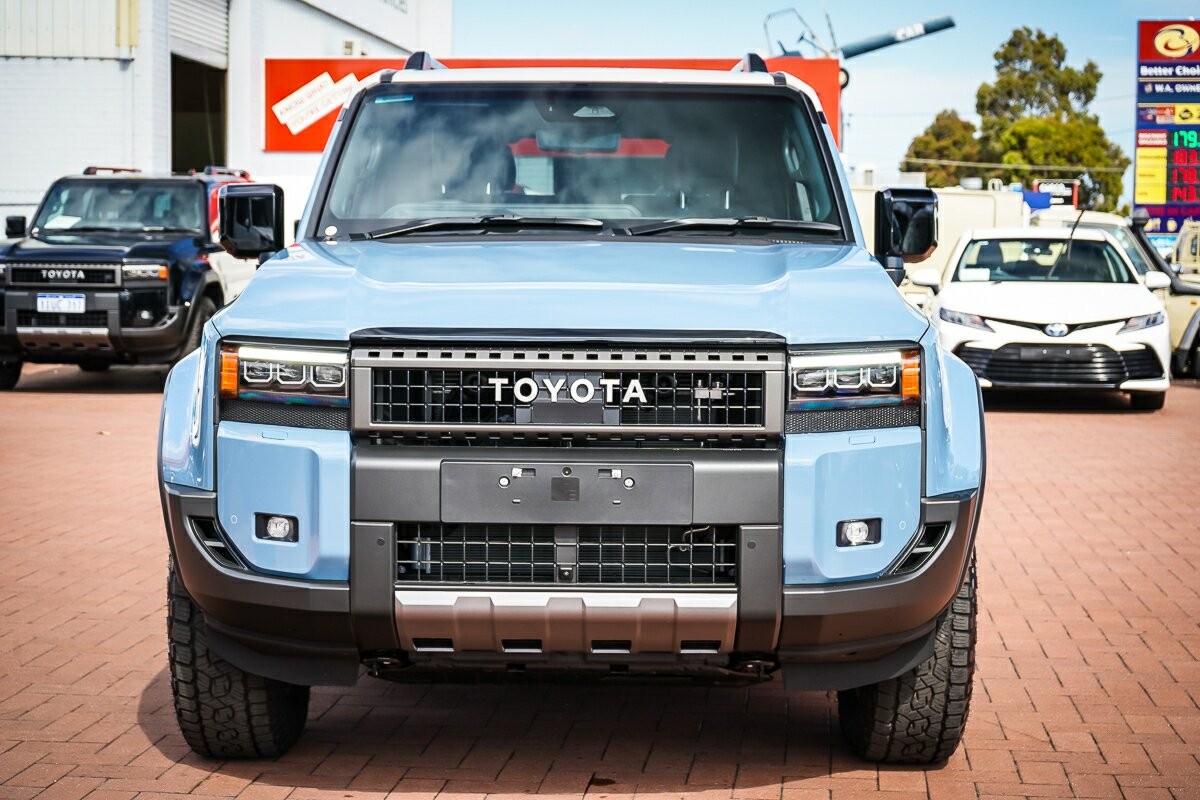 Toyota Landcruiser Prado image 3