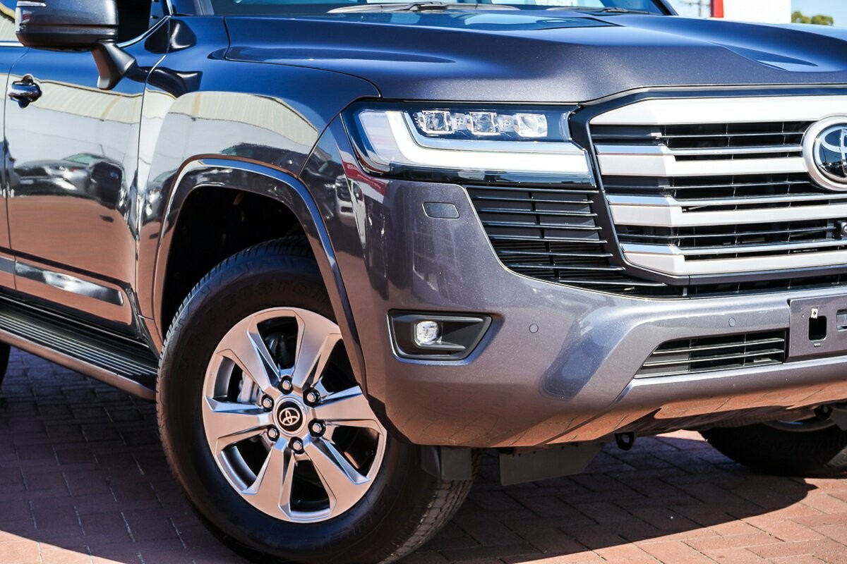 Toyota Landcruiser image 2