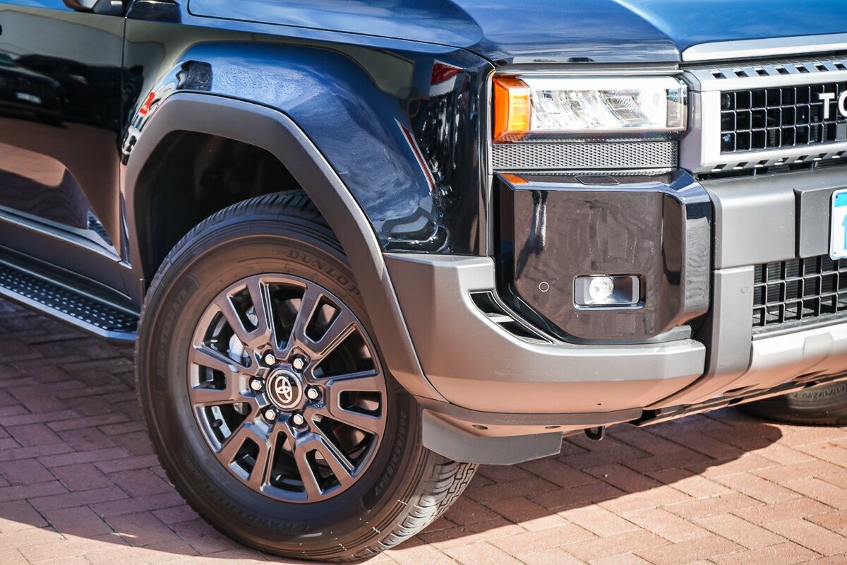 Toyota Landcruiser Prado image 2