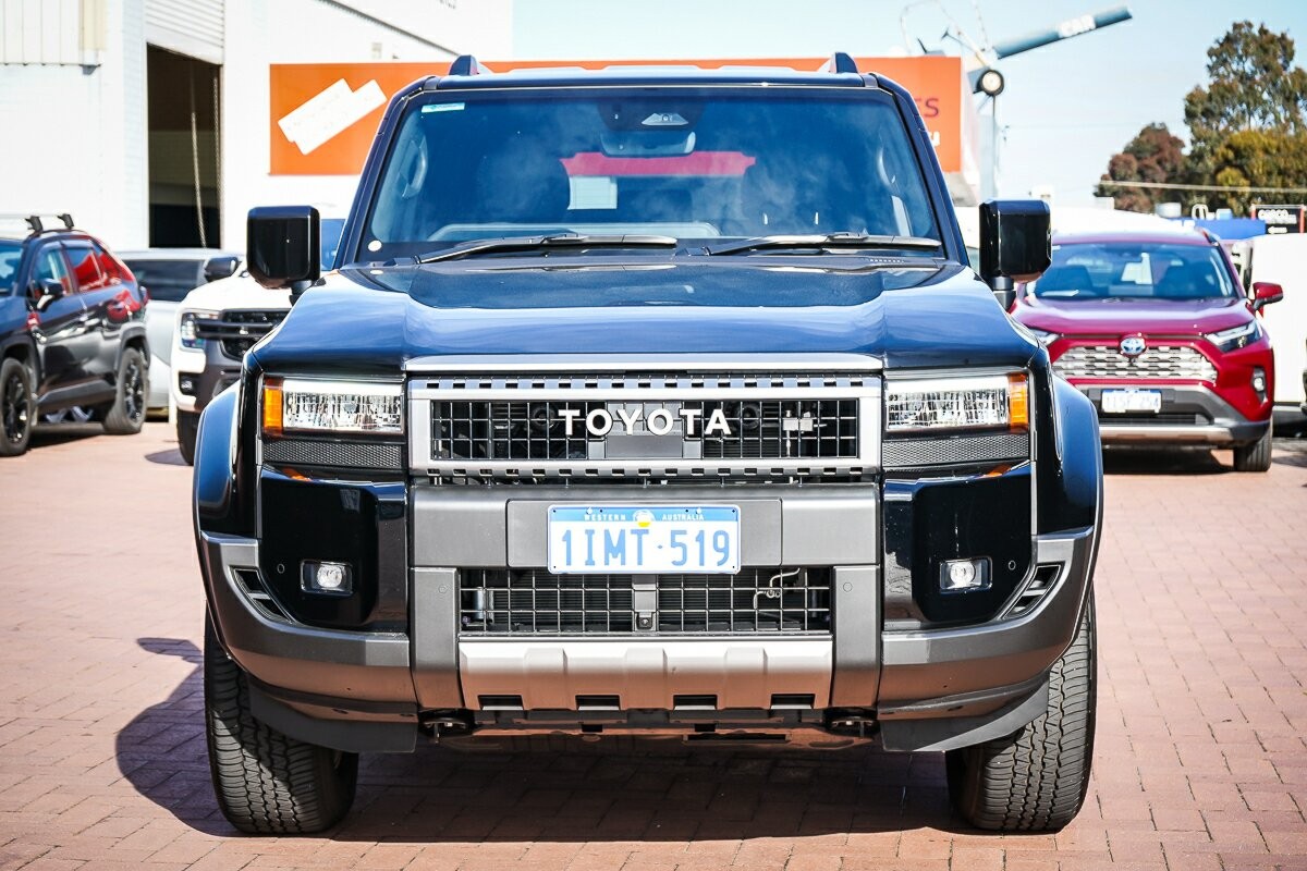 Toyota Landcruiser Prado image 3
