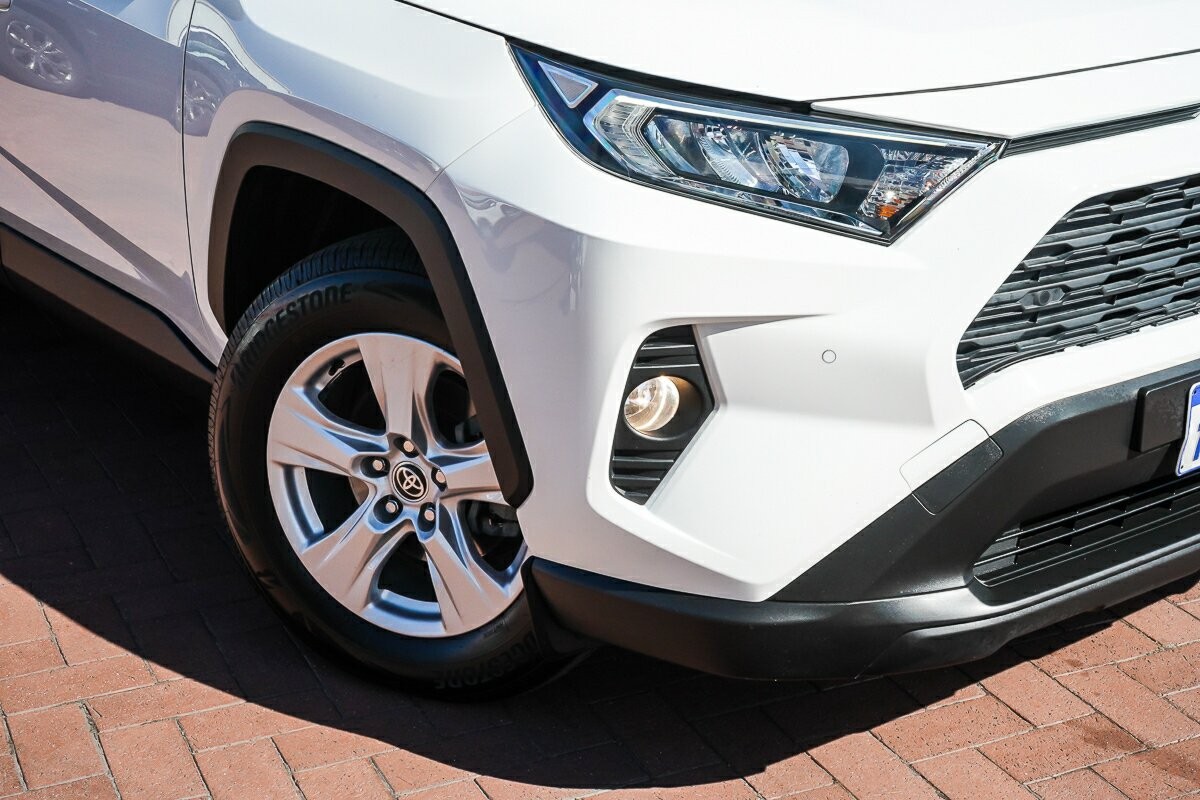 Toyota Rav4 image 2