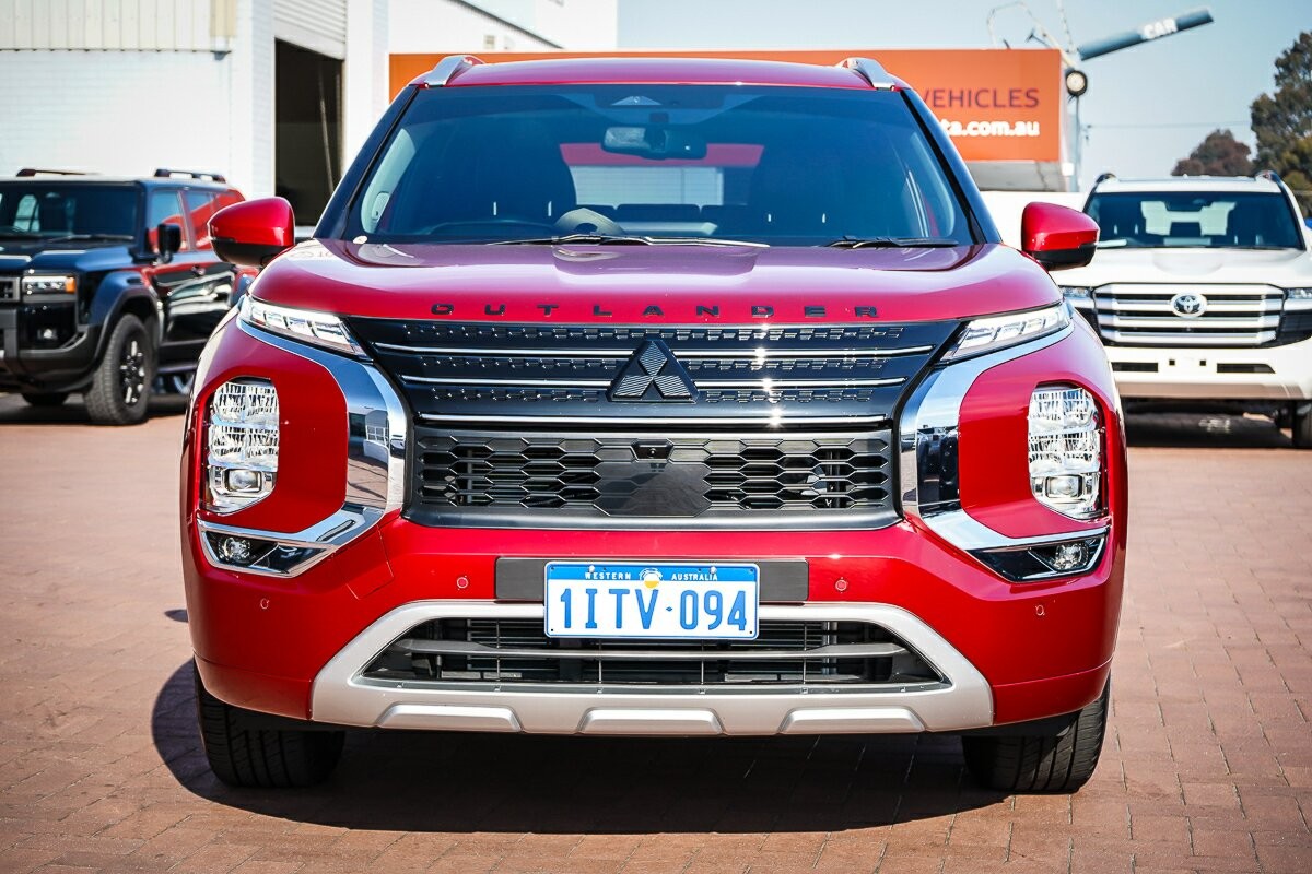 Mitsubishi Outlander image 3