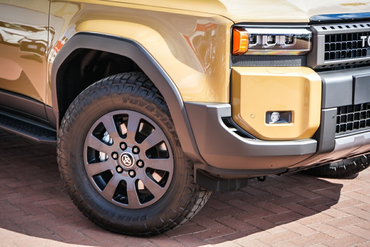 Toyota Landcruiser Prado image 2