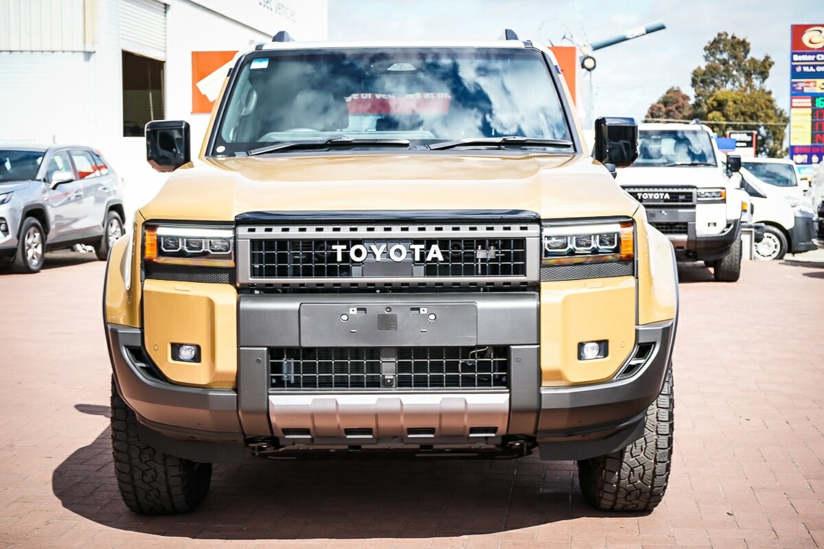 Toyota Landcruiser Prado image 3